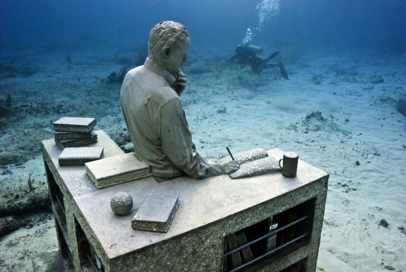 Illustration for article titled The Astonishing Treasures of Underwater Art Galleries